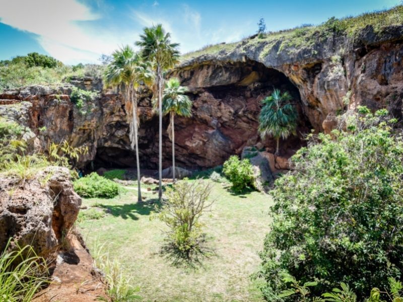 wakauwahi cave