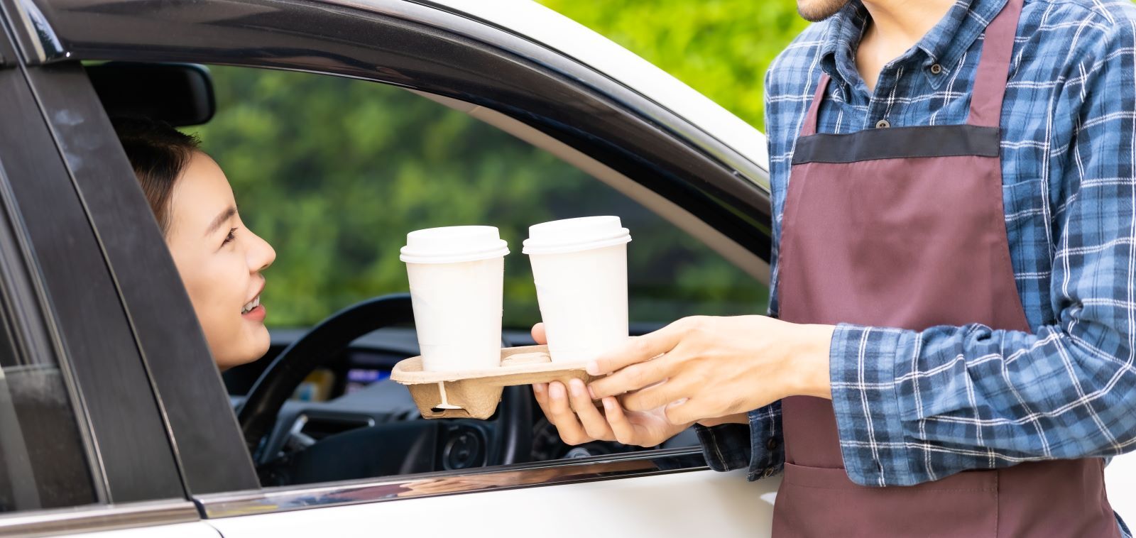 customer getting coffee delivered to her car in kauai